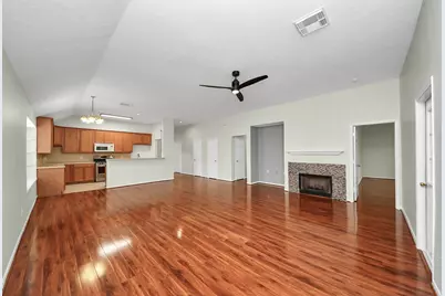 1103 Lake Shore Drive, Pearland, TX 77581 - Photo 9