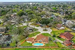 13807 Imperial Ct, Sugar Land, TX 77498 - Photo 3