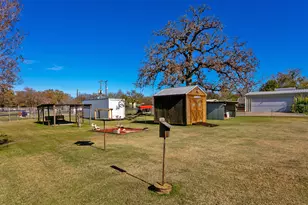 409 W Morgan St, Franklin, TX 77856 - Photo 31