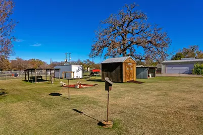409 W Morgan Street, Franklin, TX 77856 - Photo 31