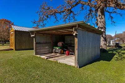 409 W Morgan Street, Franklin, TX 77856 - Photo 33