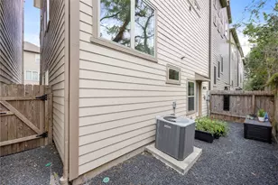 8911 Wind Springs Dr, Houston, TX 77080 - Photo 33