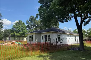 2310 Fitz Lee St, Waller, TX 77484 - Photo 3