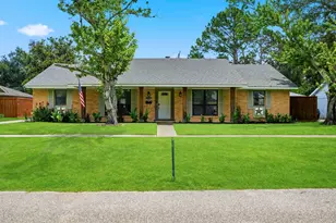 2110 Oceanview Dr, Seabrook, TX 77586 - Photo 1