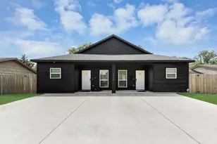 5774 Heron Dr, Houston, TX 77033 - Photo 1