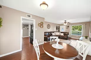133 Meadow View Blvd, Del Valle, TX 78617 - Photo 11