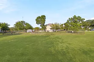 133 Meadow View Blvd, Del Valle, TX 78617 - Photo 39