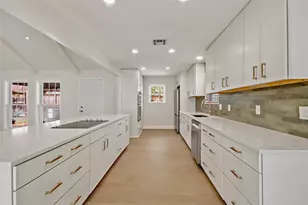 2126 Potomac Dr, Houston, TX 77057 - Photo 11