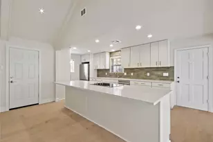 2126 Potomac Dr, Houston, TX 77057 - Photo 9