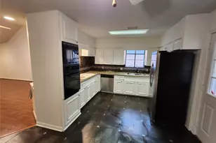 8403 Mullins Dr, Houston, TX 77096 - Photo 15