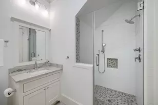 1031 E 7th 1/2 St, Houston, TX 77009 - Photo 11
