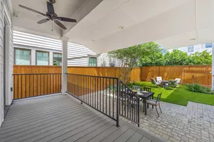 1031 E 7th 1/2 St, Houston, TX 77009 - Photo 27