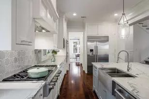1031 E 7th 1/2 St, Houston, TX 77009 - Photo 3