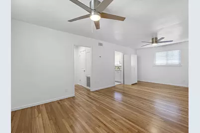 210 Emerson Street #7, Houston, TX 77006 - Photo 5