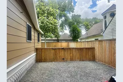 202 Fannin Street, Tomball, TX 77375 - Photo 3