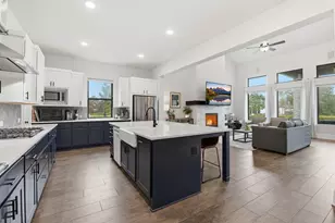 10102 S Goshawk Trl, Conroe, TX 77385 - Photo 9