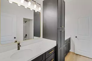 7956 Bonaire St, Houston, TX 77028 - Photo 9