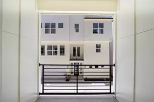 1015 W 24th St, Houston, TX 77008 - Photo 11