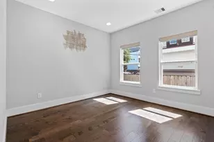 1114 W 15th 1/2 St, Houston, TX 77008 - Photo 13