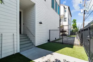 1114 W 15th 1/2 St, Houston, TX 77008 - Photo 7