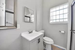 2102 Gray St, Houston, TX 77003 - Photo 9