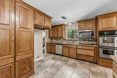 401 Woodmont, Huntsville, TX 77340 - Photo 11