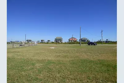 1105 Van Sant, Gilchrist, TX 77617 - Photo 5