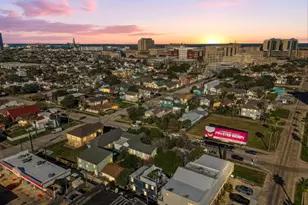 609 Sealy St, Galveston, TX 77550 - Photo 9