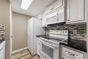 811 Threadneedle St, Houston, TX 77079 - Photo 9