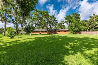 122 Blossom Street, Lake Jackson, TX 77566 - Photo 9