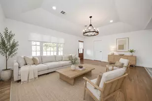 4218 T C Jester Blvd, Houston, TX 77018 - Photo 13