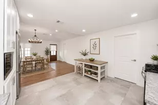 4218 T C Jester Blvd, Houston, TX 77018 - Photo 9