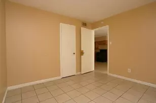 2460 W Shane St, Alvin, TX 77511 - Photo 9
