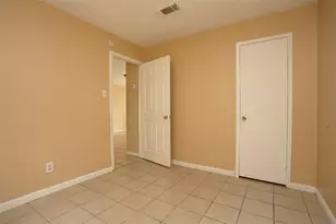 2460 W Shane St, Alvin, TX 77511 - Photo 7