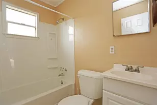 2460 W Shane St, Alvin, TX 77511 - Photo 5