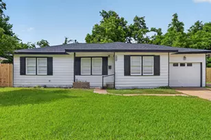 310 Nasturtium St, Lake Jackson, TX 77566 - Photo 1