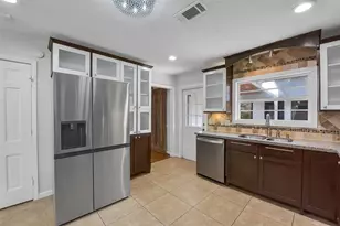 9623 Val Verde St, Houston, TX 77063 - Photo 11