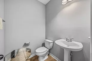 14427 Manorbier Ln, Sugar Land, TX 77498 - Photo 9