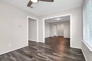 13002 Kingsmill Dr, Sugar Land, TX 77478 - Photo 5