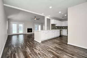 13002 Kingsmill Dr, Sugar Land, TX 77478 - Photo 9