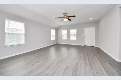 809 Jefferson Ave, Cleveland, TX 77327 - Photo 9