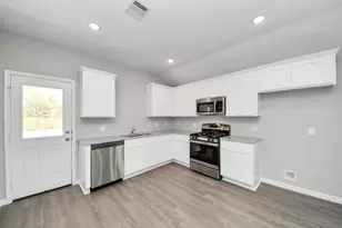 809 Jefferson Ave, Cleveland, TX 77327 - Photo 15