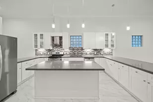 206 Burr St, Houston, TX 77011 - Photo 9
