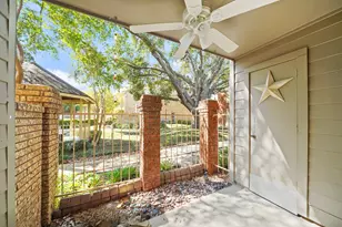 11201 Lynbrook Dr, Houston, TX 77042 - Photo 11