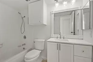 11201 Lynbrook Dr, Houston, TX 77042 - Photo 9