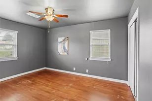 8406 Glen Valley Dr, Houston, TX 77061 - Photo 19