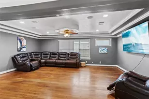 8406 Glen Valley Dr, Houston, TX 77061 - Photo 11