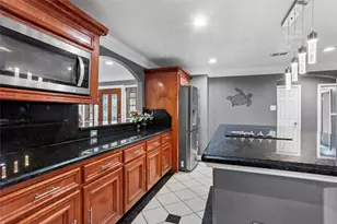 8406 Glen Valley Dr, Houston, TX 77061 - Photo 9