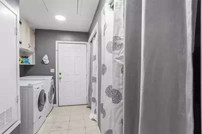 8406 Glen Valley Drive, Houston, TX 77061 - Photo 23