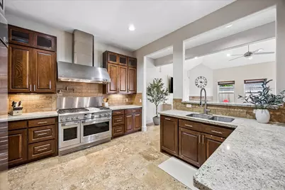 6010 Tyne Street, Houston, TX 77007 - Photo 3
